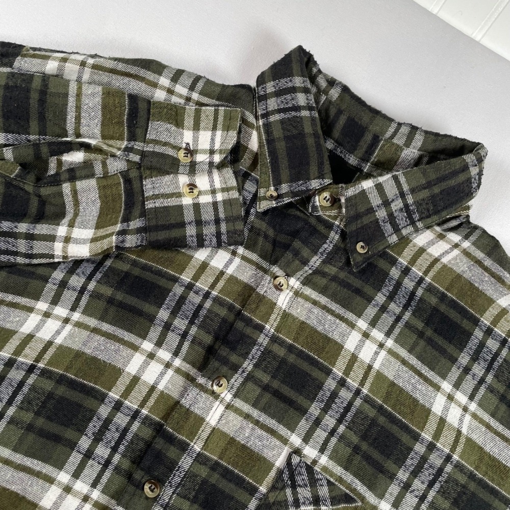 BTC Men's Plaid Flannel Button‎ Up Shirt Green Black White Long Sleeve Size L